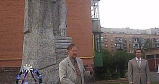 Пам'ятник М.С.Грушевському. Відкриття. Виступ автора - В.Зноби. 