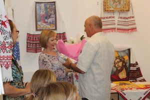 Міський голова Тетяна Єрмолаєва відвідала виставку вишитих ікон та українських рушників