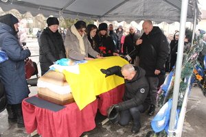 Сьогодні громада в жалобі, ми попрощалися з нашим Захисником Шапкою Петром Олеговичем 