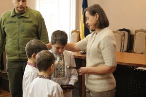 Відбулася церемонія вручення державних нагород родинам полеглих захисників