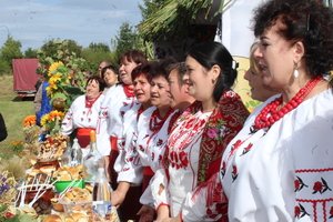 Гостинно, смачно, із вишивками та піснями – виставка світлиць старостинських округів Козятинської громади