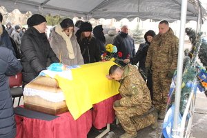 Сьогодні громада в жалобі, ми попрощалися з нашим Захисником Шапкою Петром Олеговичем 