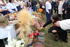 Гостинно, смачно, із вишивками та піснями – виставка світлиць старостинських округів Козятинської громади