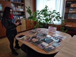 Козятинська міська бібліотека прононує вашій увазі книжкову виставку "ГОЛОКОСТ - скорботна рана на святій землі"