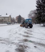 Попри погодні умови, наші комунальники не припиняють забезпечувати чистоту та безпеку у місті