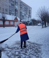 Попри погодні умови, наші комунальники не припиняють забезпечувати чистоту та безпеку у місті