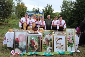 Гостинно, смачно, із вишивками та піснями – виставка світлиць старостинських округів Козятинської громади