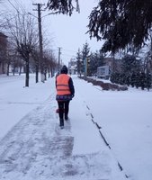 Попри погодні умови, наші комунальники не припиняють забезпечувати чистоту та безпеку у місті