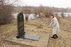 Шануймо пам'ять жертв Голокосту