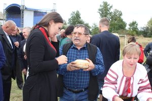 Гостинно, смачно, із вишивками та піснями – виставка світлиць старостинських округів Козятинської громади