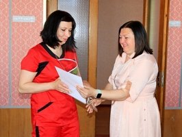 Віддаємо честь та шану медичним працівникам громади! 