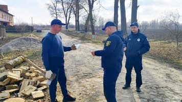 Представниками правоохоронних органів було проведено профілактичну бесіду із населенням с. Пиковець Козятинської ТГ щодо спалювання сухої рослинності