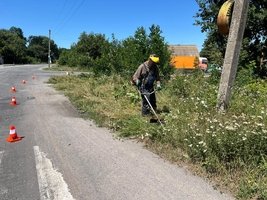 Поліцейські Козятинської громади покращили оглядовість на перехресті для безпеки дорожнього руху