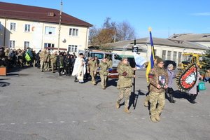 Сьогодні ми попрощалися з Героєм України, з людиною, яка стала ангелом для багатьох бійців Ясінським Денисом Олександровичем 