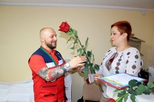 Віддаємо честь та шану медичним працівникам громади! 