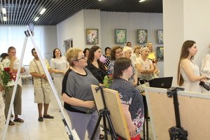 Вчора відбулося відкриття персональної виставки Анни Попович "Барвистий світ Анни Попович" в будинку культури