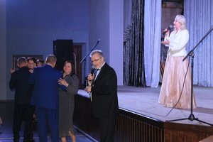 Зірки української естради співали для козятинських освітян