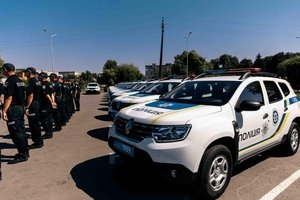 Поліцейські- офіцери громади отримали сертифікати на 6 службових авто «Renault»