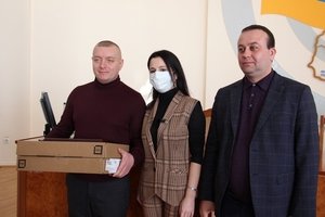 72 новеньких ноутбуки для навчальних закладів отримала вчора Козятинська громада