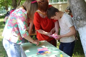 Міський голова Тетяна Єрмолаєва зустрілася з особливими дітками 🧑‍🦰та поспілкувалася з їх батьками на святі до Дня захисту дітей.