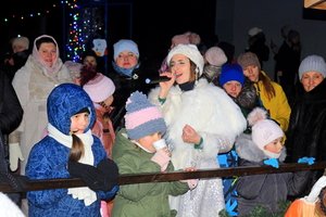 На площі Героїв Майдану урочисто увімкнули ілюмінацію на головній ялинці Козятинської громади