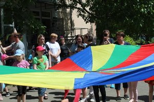 Міський голова Тетяна Єрмолаєва зустрілася з особливими дітками 🧑‍🦰та поспілкувалася з їх батьками на святі до Дня захисту дітей.