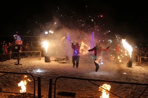 На площі Героїв Майдану урочисто увімкнули ілюмінацію на головній ялинці Козятинської громади