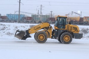 Комунальники про сніг знали, снігові замети чекали, тому були готові