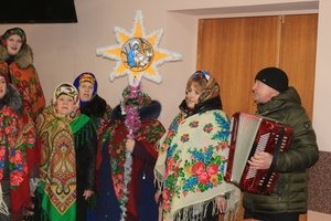 Щедрий вечір у Козятинській міській раді із піснями та засіяний добром