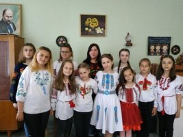 Теоретично-мистецький відділ Козятинської дитячої музичної школи вітає земляків із Днем вишиванки!