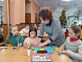 ️ У Козятинському Центрі дитячої та юнацької творчості пройшов майстер-клас "Різдвяна зірка"