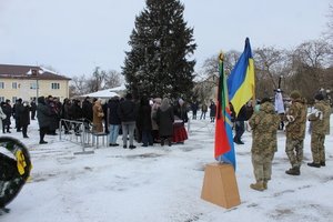 Сьогодні ми прощаємося з нашими Захисниками, які до останнього боролися за нашу свободу та незалежність: Завальнюком Романом Борисовичем та Микулиничем 