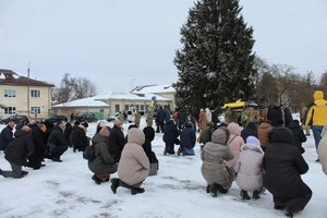 Сьогодні ми прощаємося з нашими Захисниками, які до останнього боролися за нашу свободу та незалежність: Завальнюком Романом Борисовичем та Микулиничем 