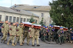 Козятинська громада сьогодні попрощалася із загиблими Героями-захисниками Артемом Москалем та Олександром Завідіним