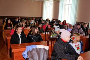 Різдвяно-новорічне тепло Козятинська міська рада подарувала діткам із сімей, що знаходяться у скрутному матеріальному становищі