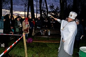 У Козятині Хрещенський день розпочався з досвітнього богослужіння, освячення води та крижаної купелі у ополонці на Водокачці