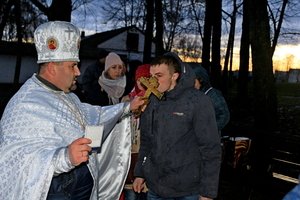 У Козятині Хрещенський день розпочався з досвітнього богослужіння, освячення води та крижаної купелі у ополонці на Водокачці