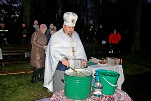 У Козятині Хрещенський день розпочався з досвітнього богослужіння, освячення води та крижаної купелі у ополонці на Водокачці