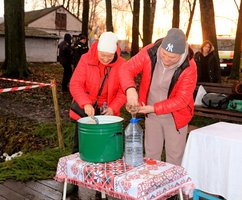 У Козятині Хрещенський день розпочався з досвітнього богослужіння, освячення води та крижаної купелі у ополонці на Водокачці