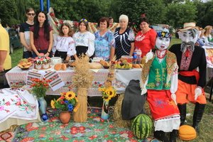 Смачно, пісенно, гостинно: до 30-ї річниці Незалежності України у Козятині відбулася виставка-ярмарок світлиць сіл громади