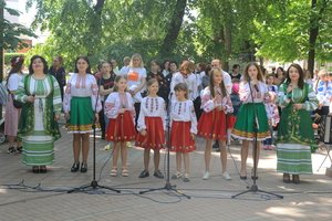 В міському парку провели перший міський фестиваль гаївок до Дня вишиванки