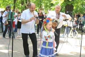 В міському парку провели перший міський фестиваль гаївок до Дня вишиванки