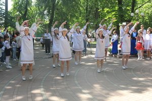 В міському парку провели перший міський фестиваль гаївок до Дня вишиванки