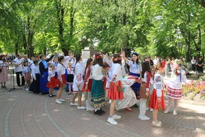 В міському парку провели перший міський фестиваль гаївок до Дня вишиванки