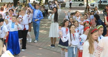 В міському парку провели перший міський фестиваль гаївок до Дня вишиванки