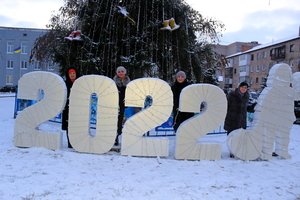 На площі Героїв Майдану урочисто увімкнули ілюмінацію на головній ялинці Козятинської громади