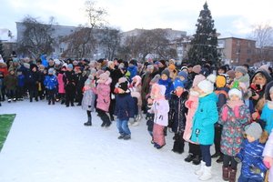 На площі Героїв Майдану урочисто увімкнули ілюмінацію на головній ялинці Козятинської громади