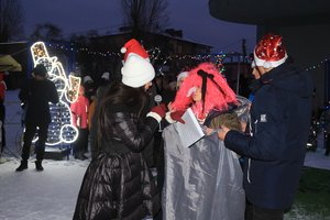 На площі Героїв Майдану урочисто увімкнули ілюмінацію на головній ялинці Козятинської громади