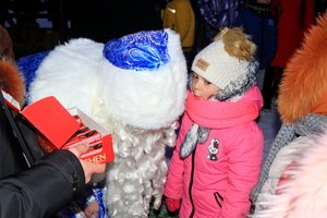 На площі Героїв Майдану урочисто увімкнули ілюмінацію на головній ялинці Козятинської громади