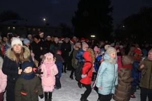 На площі Героїв Майдану урочисто увімкнули ілюмінацію на головній ялинці Козятинської громади